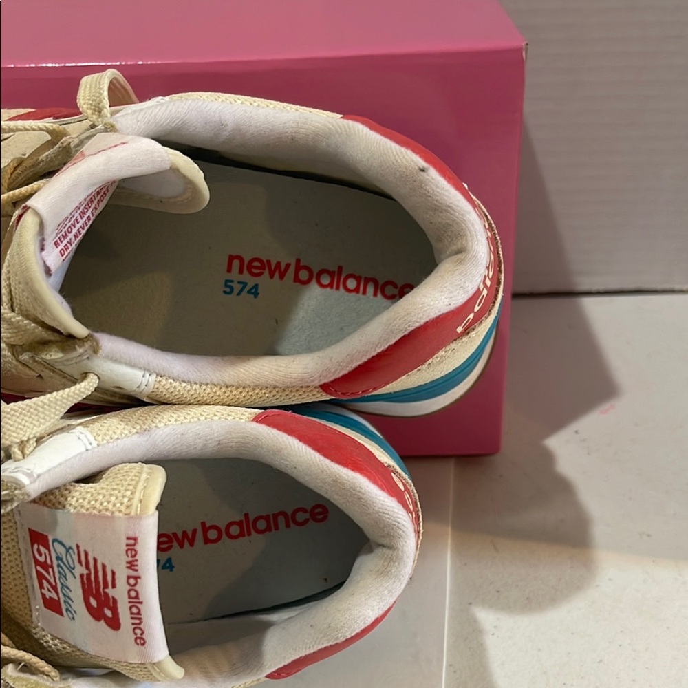 New Balance Cream and Red Sneakers Classic Retro Design - Picture 6 of 7